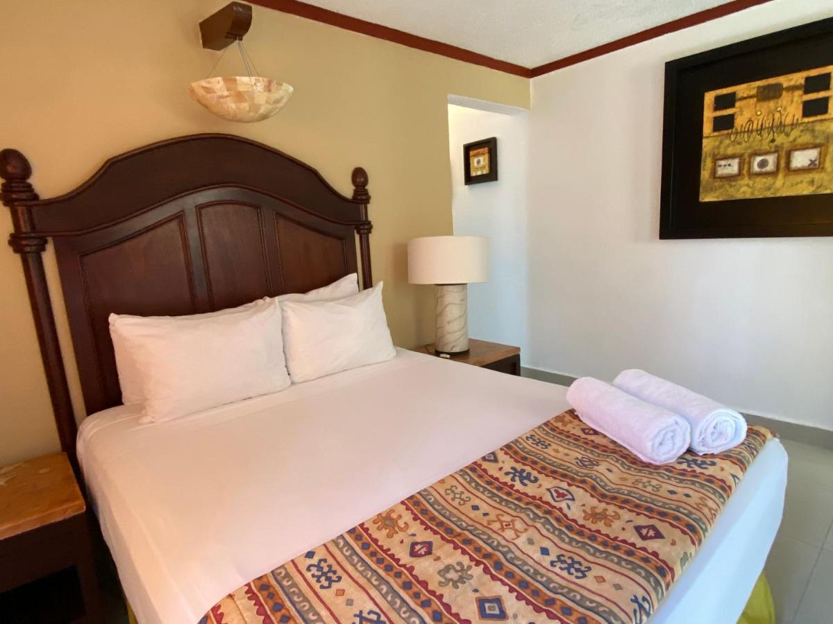 Hotel Las Golondrinas بلايا ديل كارمن المظهر الخارجي الصورة