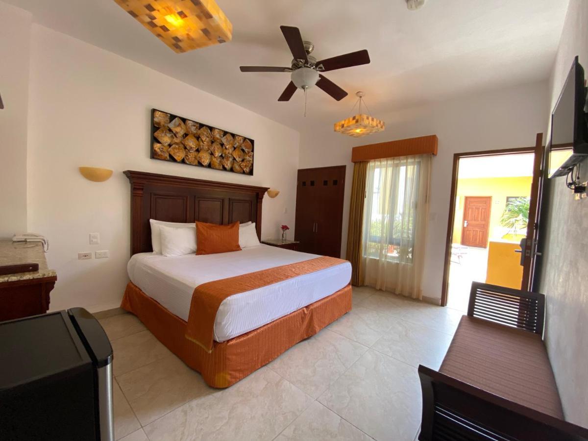 Hotel Las Golondrinas بلايا ديل كارمن المظهر الخارجي الصورة