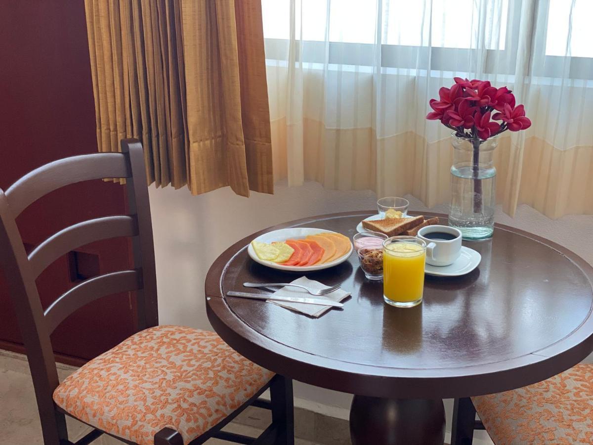 Hotel Las Golondrinas بلايا ديل كارمن المظهر الخارجي الصورة