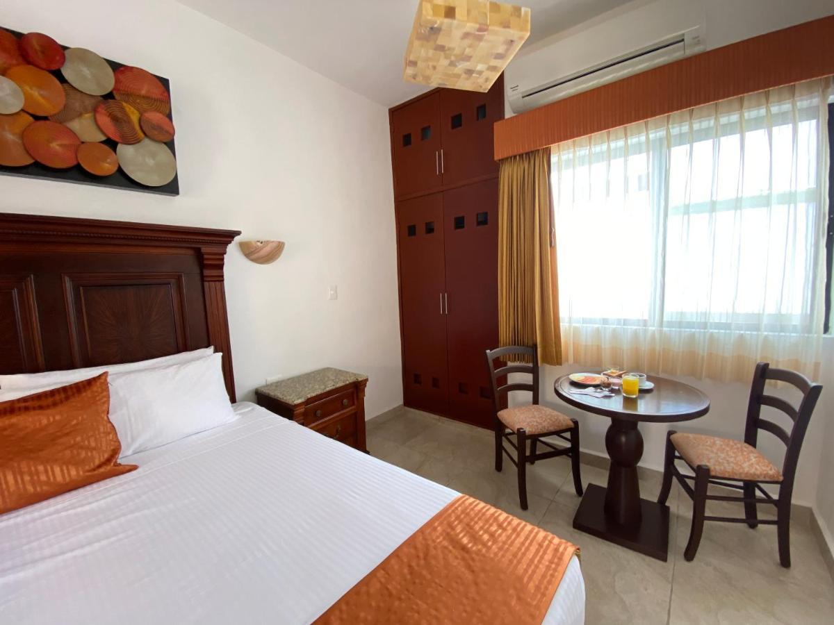 Hotel Las Golondrinas بلايا ديل كارمن المظهر الخارجي الصورة