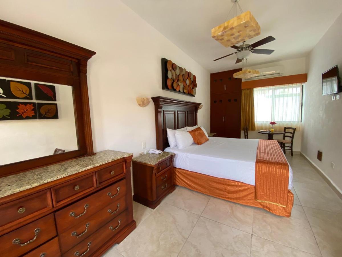 Hotel Las Golondrinas بلايا ديل كارمن المظهر الخارجي الصورة