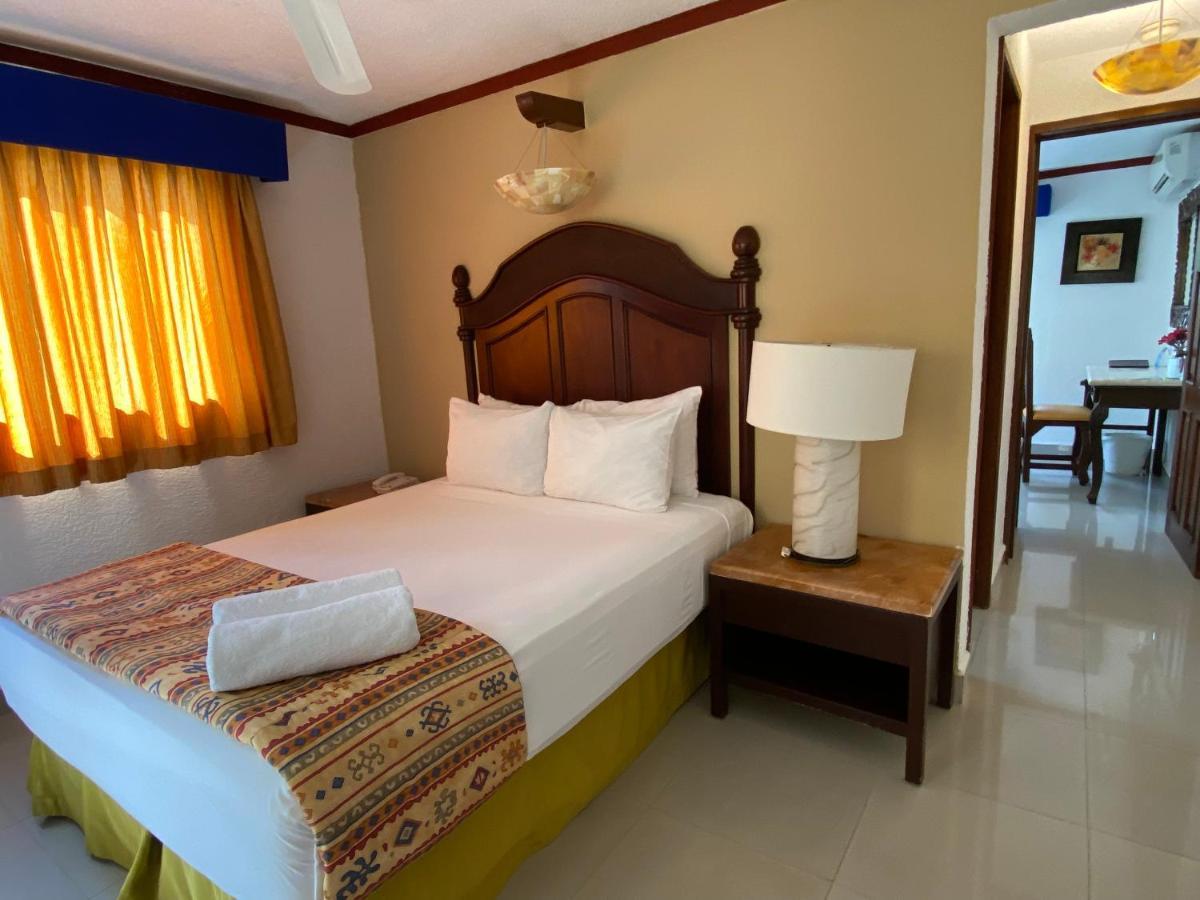 Hotel Las Golondrinas بلايا ديل كارمن المظهر الخارجي الصورة